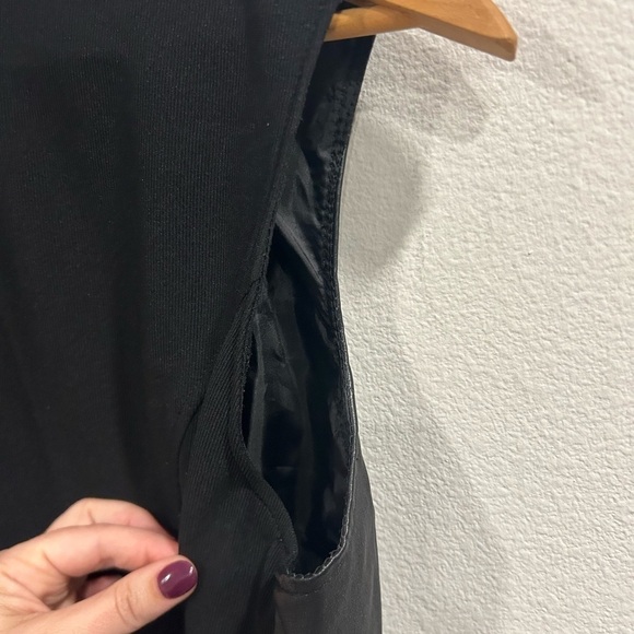 Women’s Black 100% Leather Zip Up Moto Vest with Stretch Back Size M - Picture 7 of 8